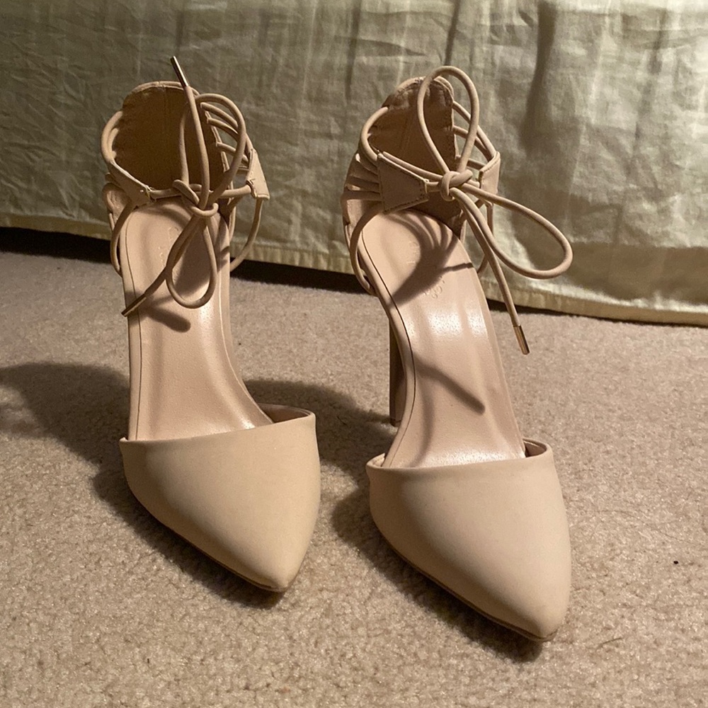 Nude heels with tie ankle